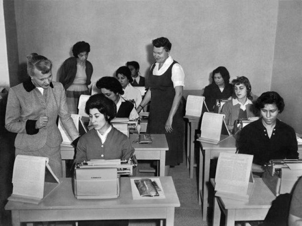 A Glimpse into Afghanistan’s Typing Classes for Women in the 1960s